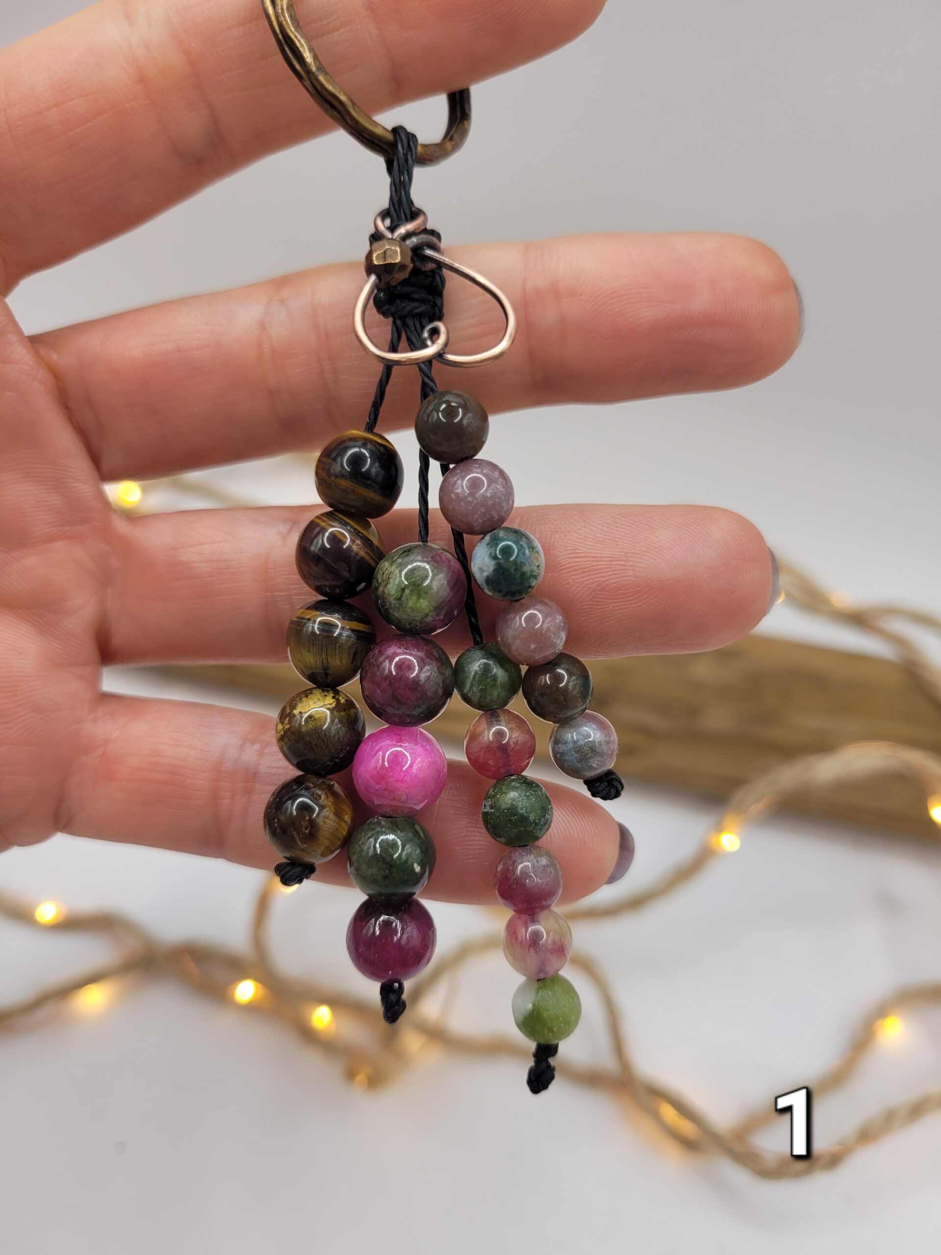 Brelok z kamieni naturalnych i miedzi