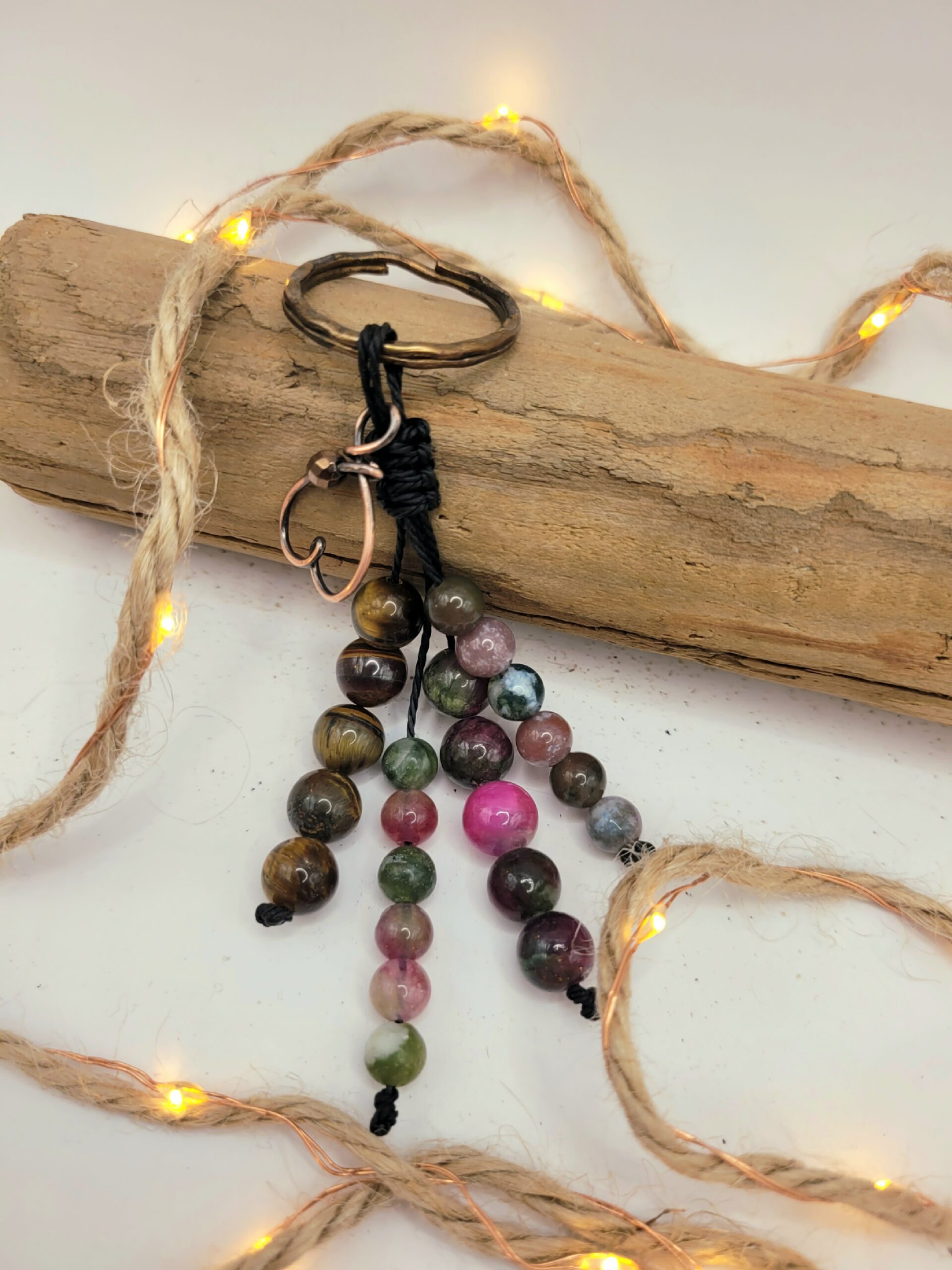 Brelok z kamieni naturalnych i miedzi