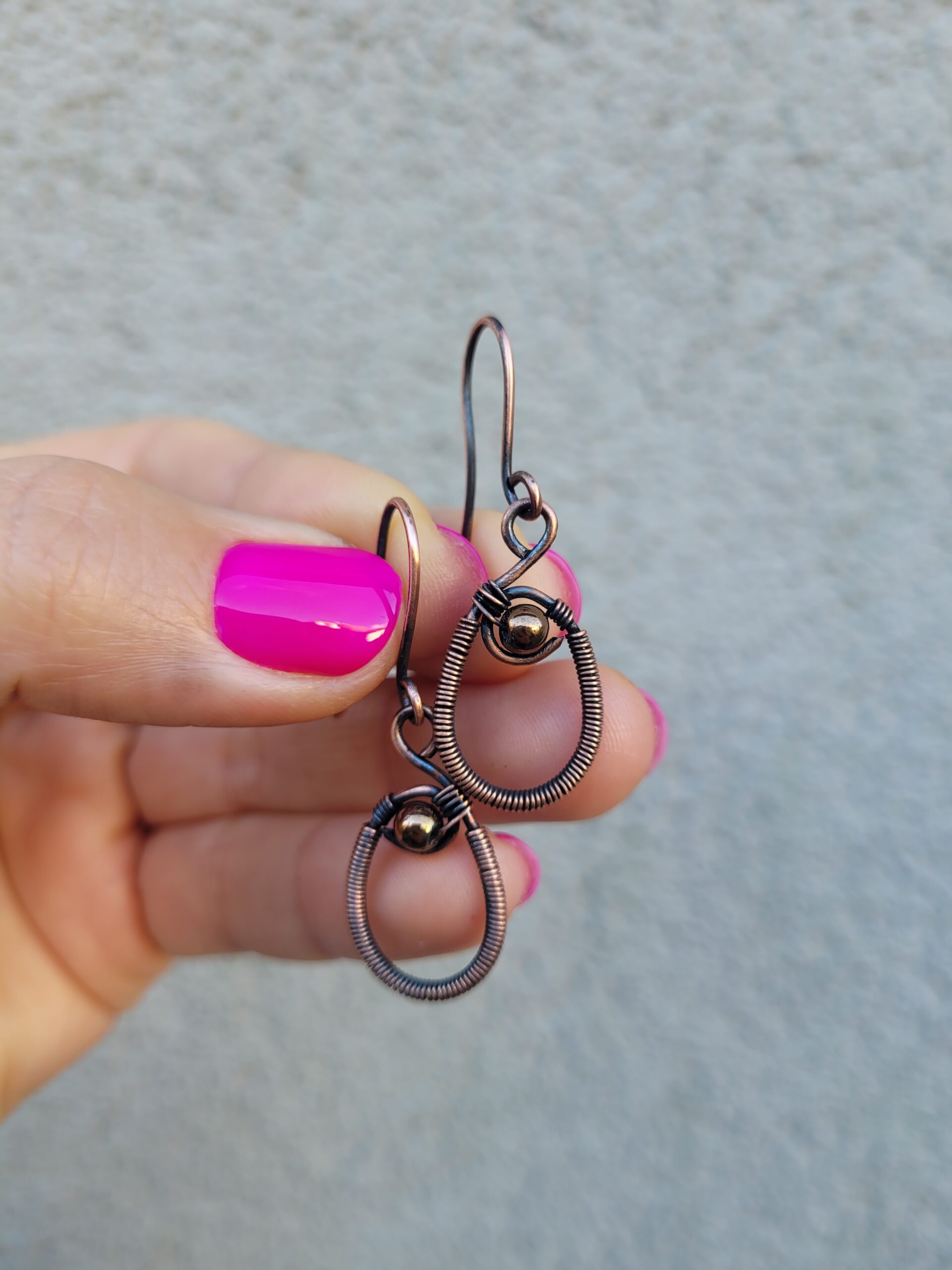 Kolczyki miedziane łezki z hematytem - obrazek 3