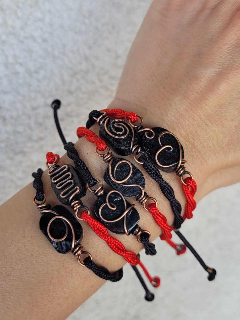 Bransoletka miedziana turmalin czarna kwiatek - obrazek 3