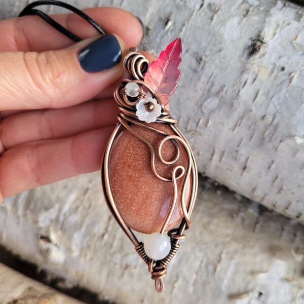 Wisior miedziany awenturyn z listkiem