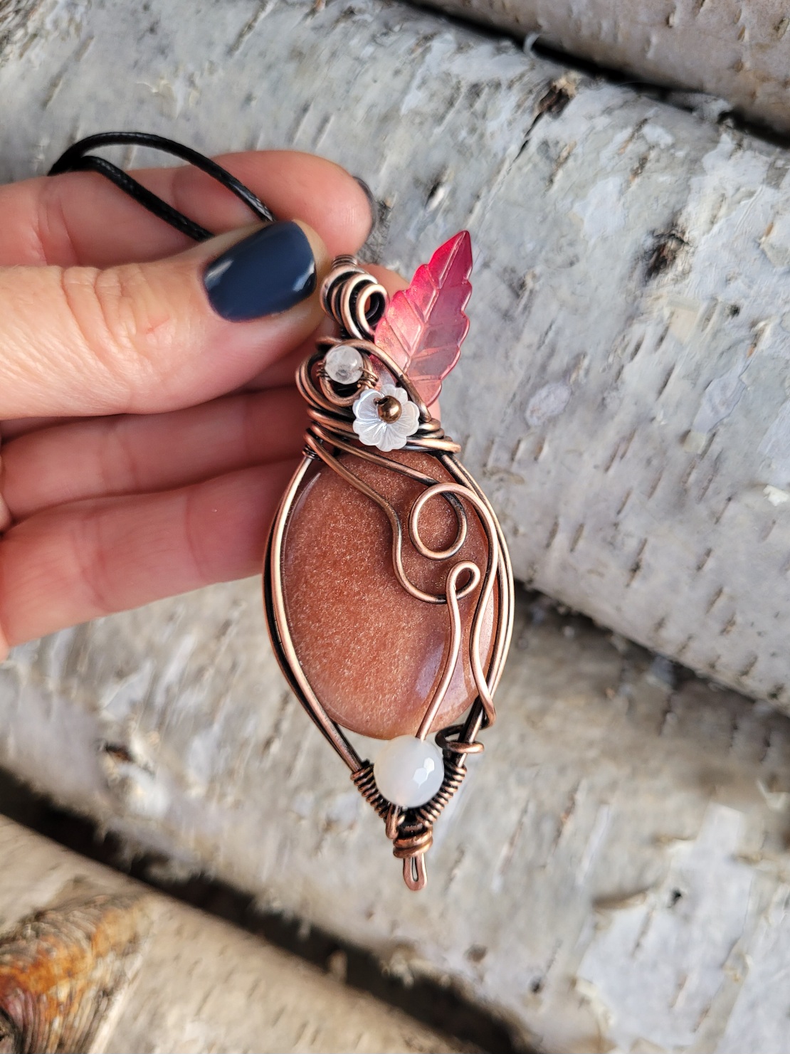 Wisior miedziany awenturyn z listkiem