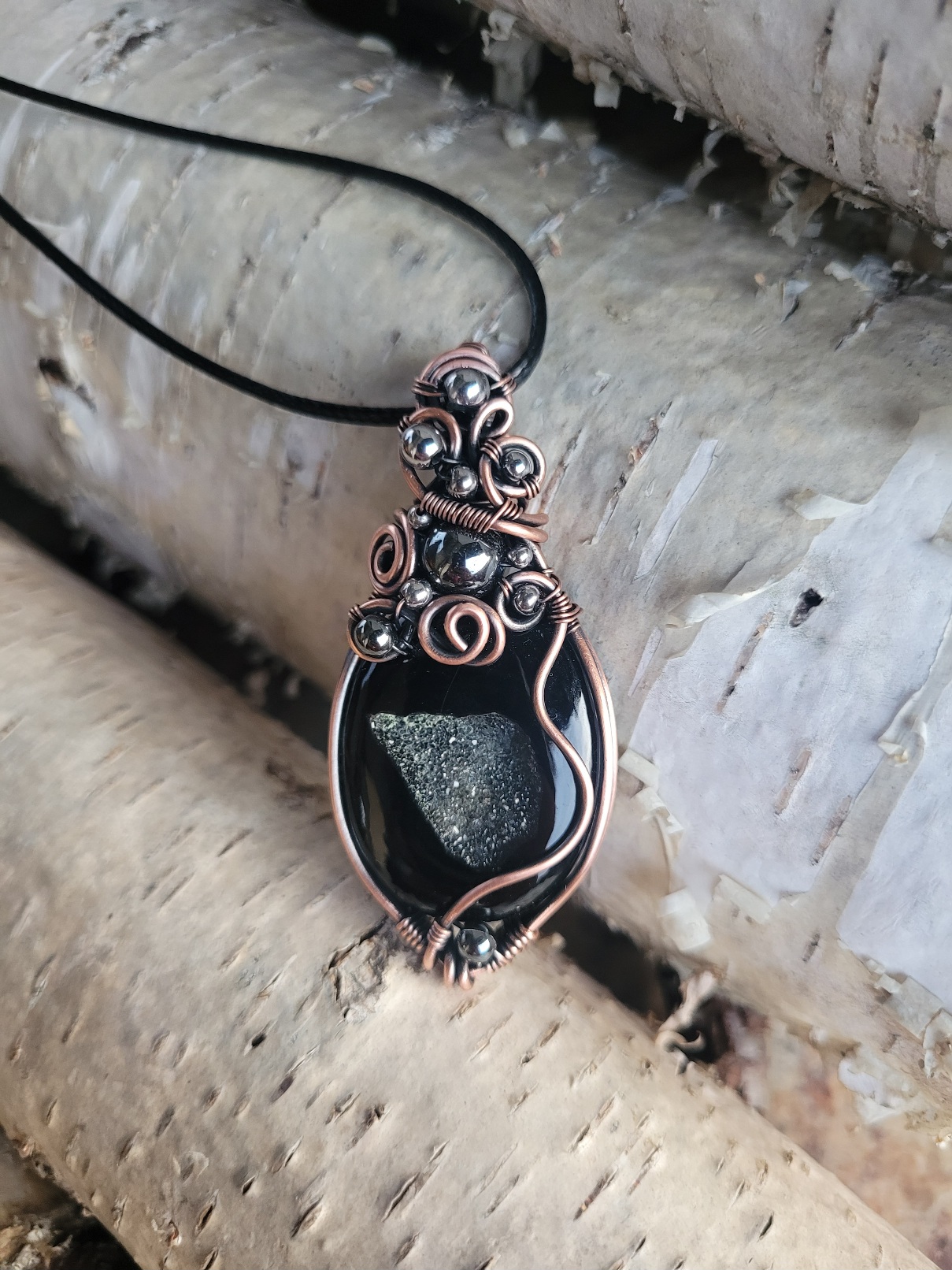 Wisior miedziany onyks owalny z druzą