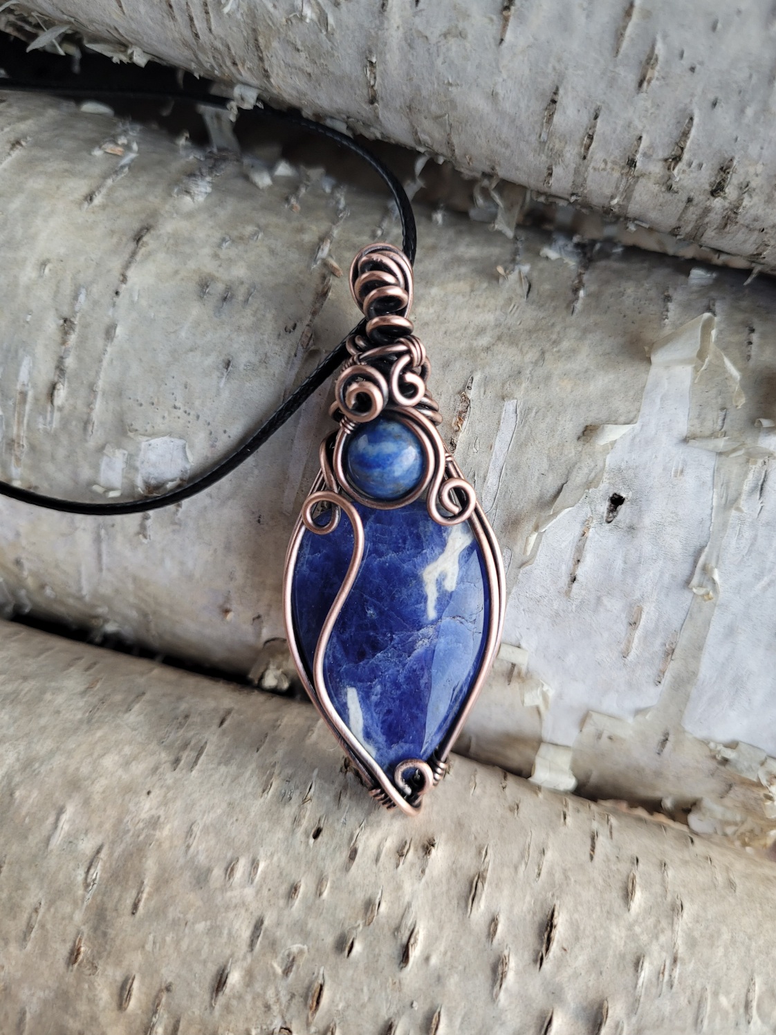 Wisior miedziany sodalit